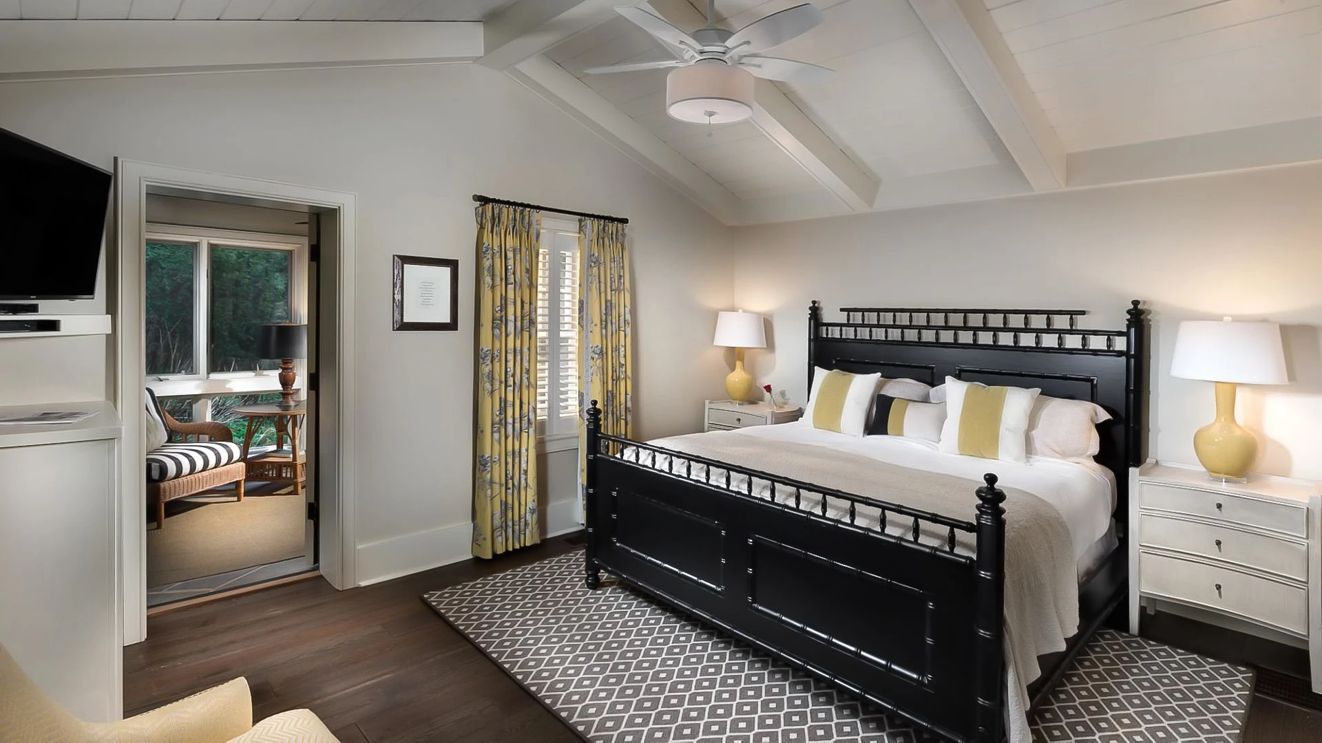 King bedroom at Old Edwards Inn lodge room with natural light, designed for a women’s retreat in North Carolina